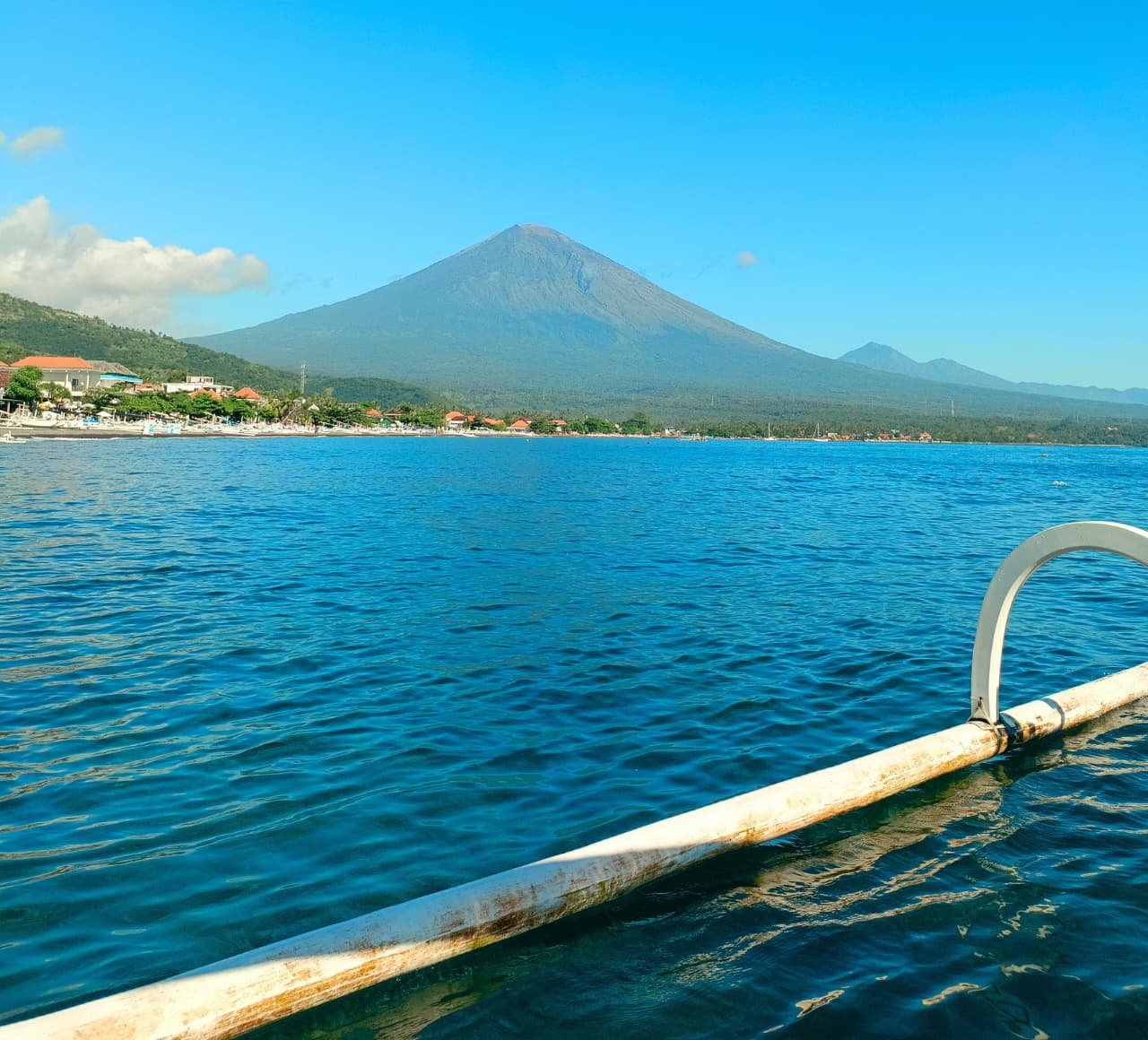 View Gunung Agung dari Laut Pantai Amed