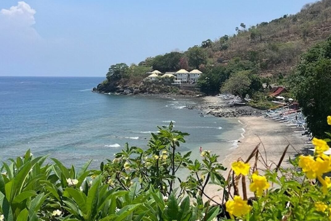 Ibus Beach adalah pantai kecil yang masih jarang diketahui wisatawan, sehingga suasananya sangat tenang dan alami.