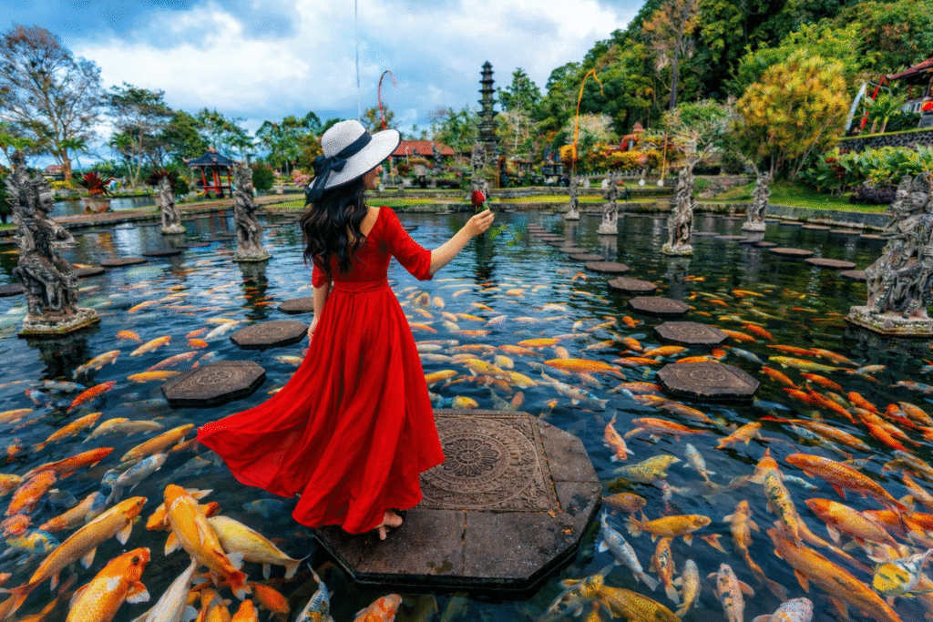 Taman Air Penuh Ikan Hias